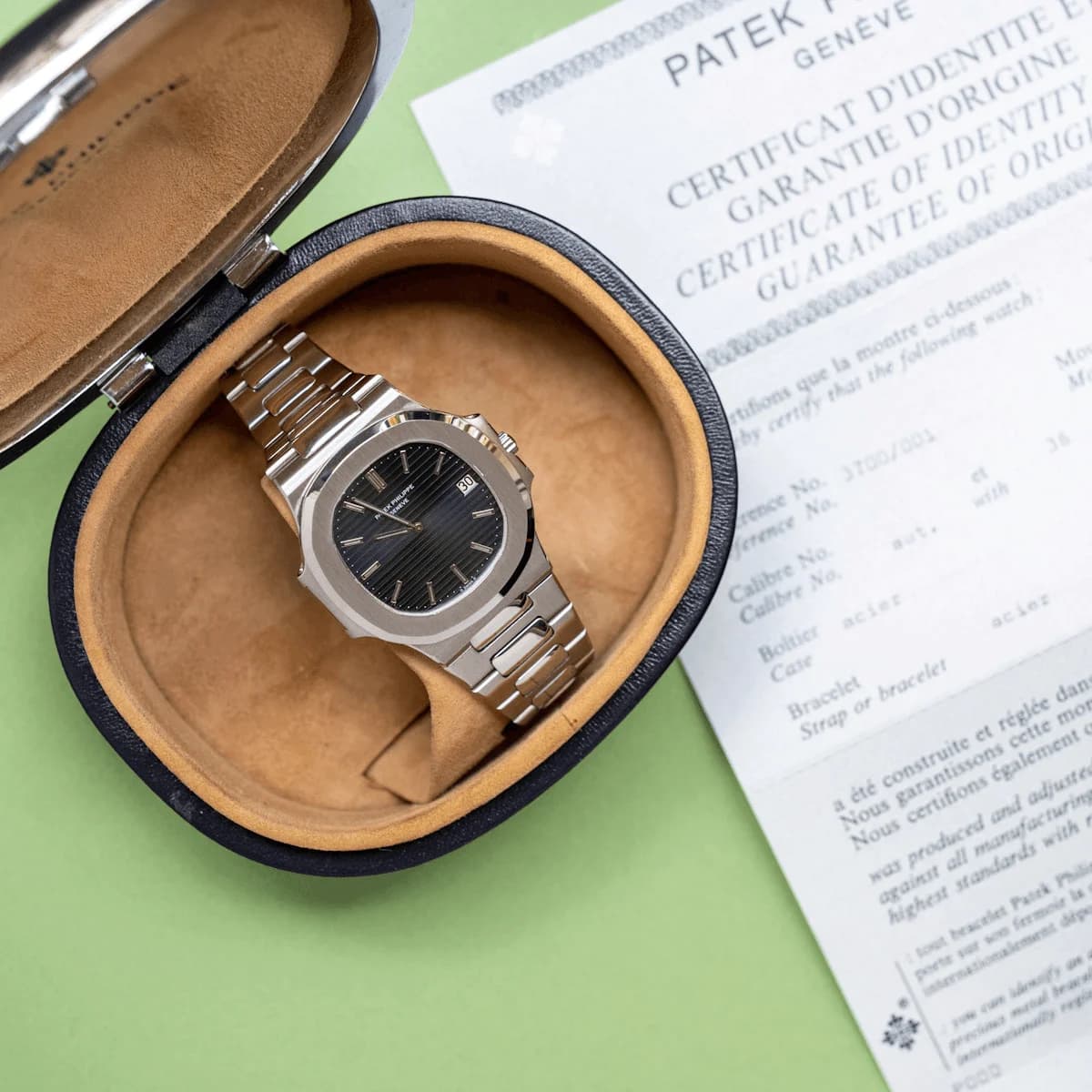 L’histoire de la Patek Philippe Nautilus 3700 : naissance d’une icône horlogère