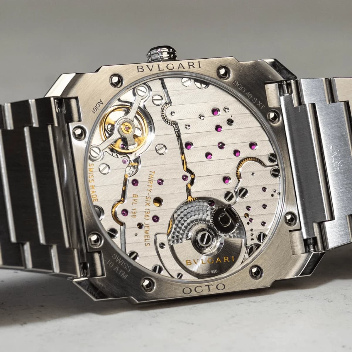 La boutique sélectionne 5 montres à moins de 10 000€ pour l'été