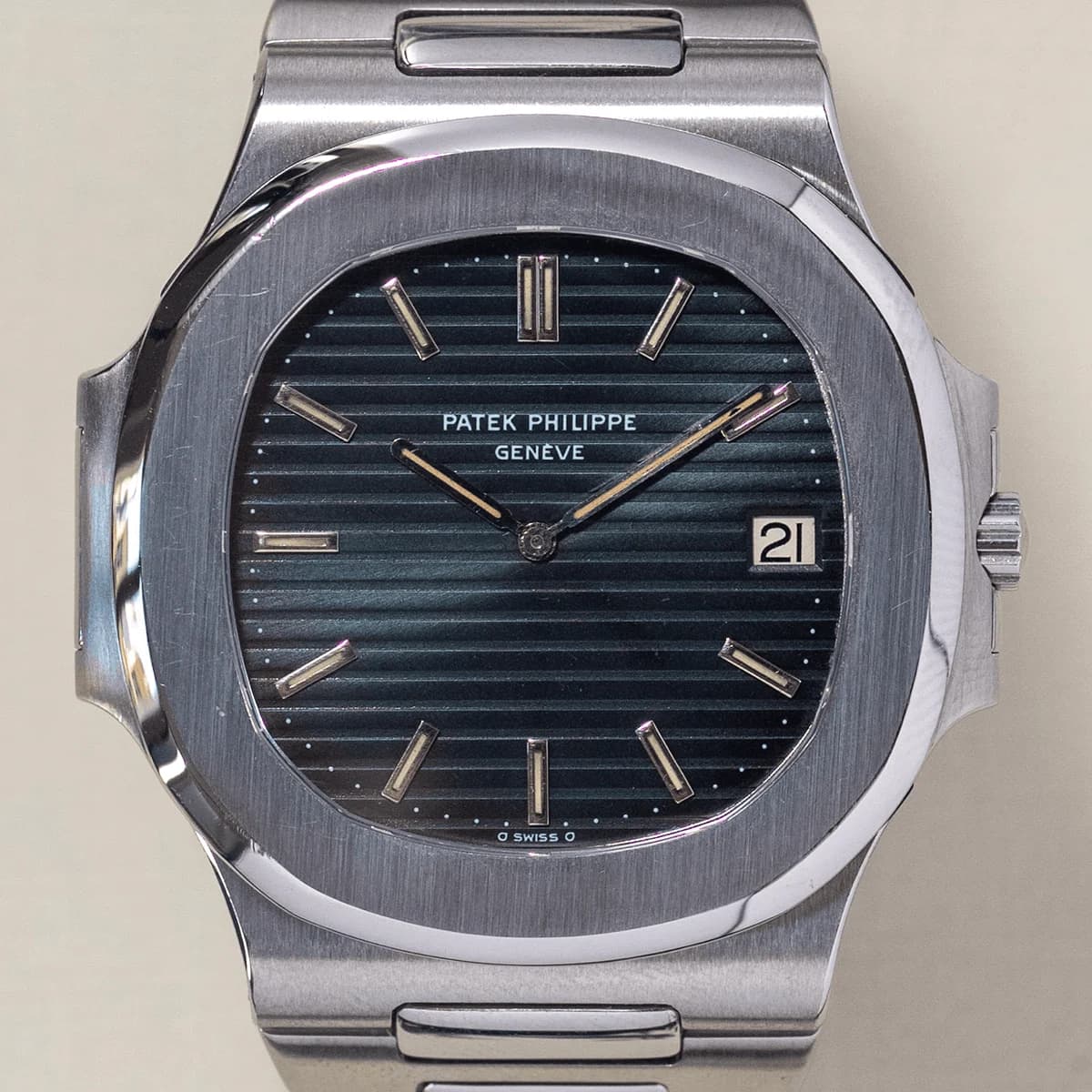 L’histoire de la Patek Philippe Nautilus 3700 : naissance d’une icône horlogère