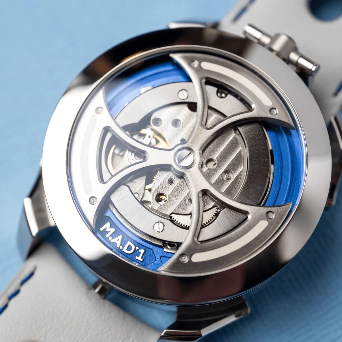 La boutique sélectionne 5 montres à moins de 10 000€ pour l'été