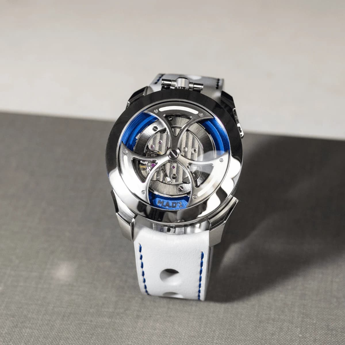La boutique sélectionne 5 montres à moins de 10 000€ pour l'été