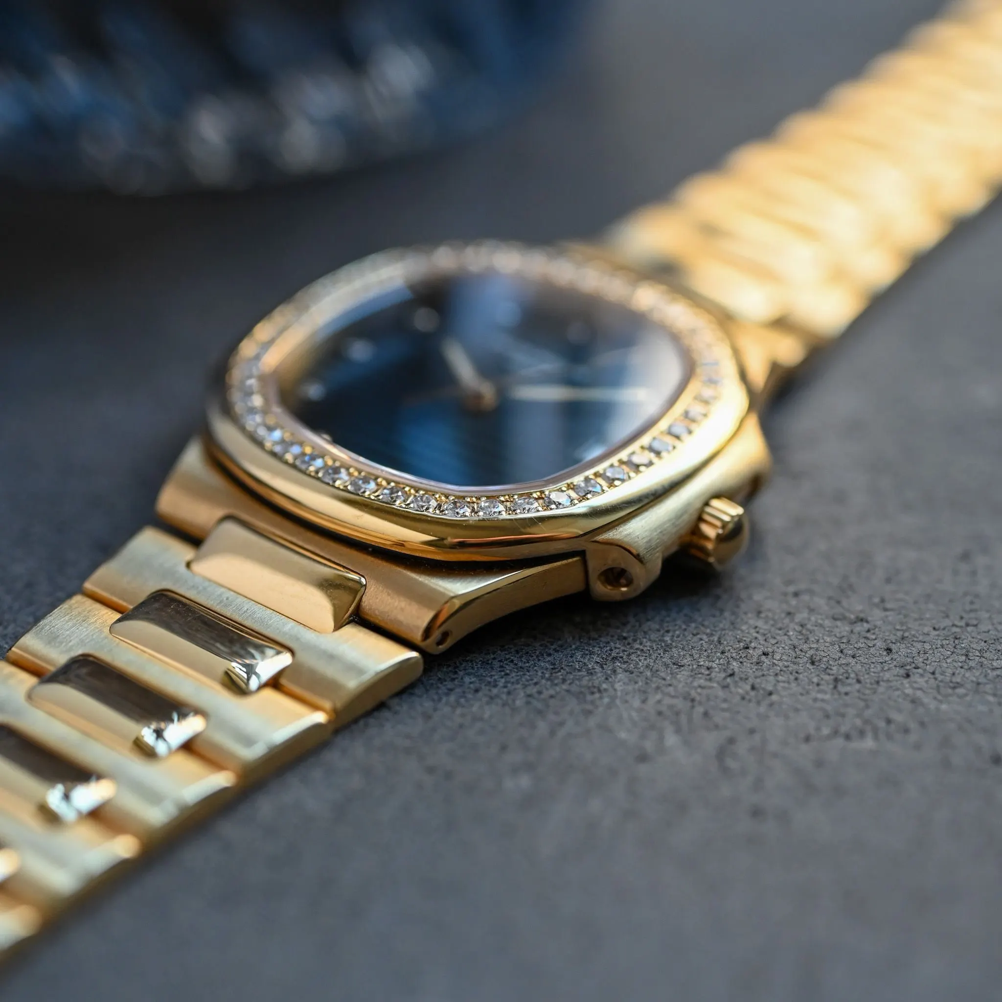 Nautilus 3900/3J Yellow Gold  – 1984