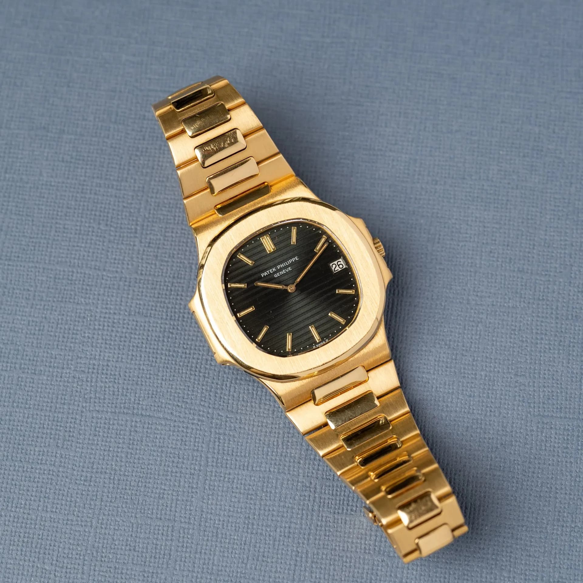 Nautilus 3700/11J Or Jaune "Thin Bracelet" – 1982