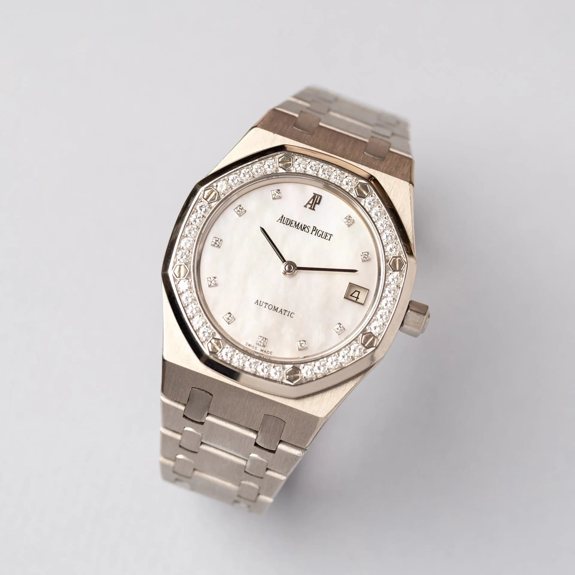 Royal Oak 14813BC.ZZ.0789BC.12 White Gold "Mother of pearl" – 2000