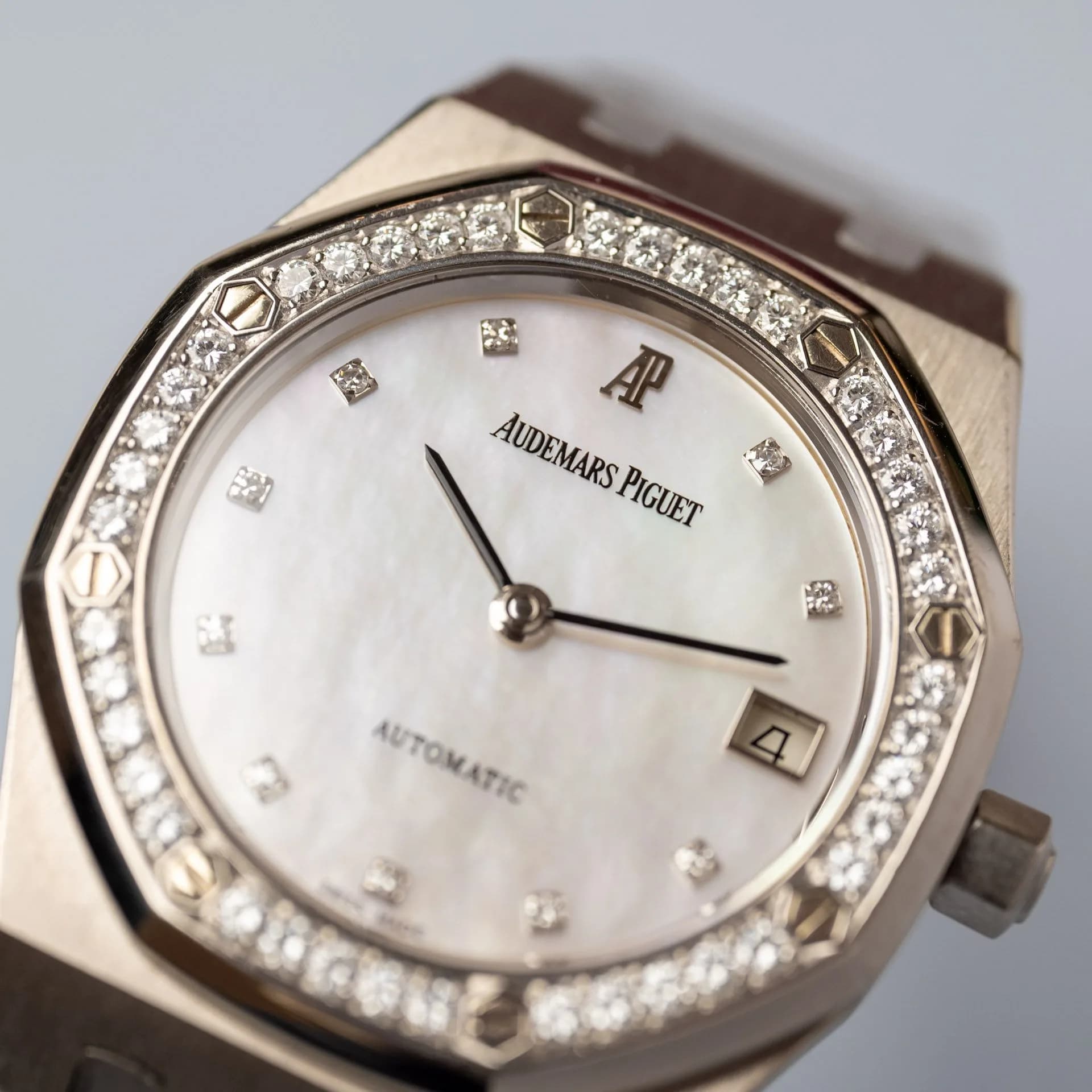 Royal Oak 14813BC.ZZ.0789BC.12 White Gold "Mother of pearl" – 2000