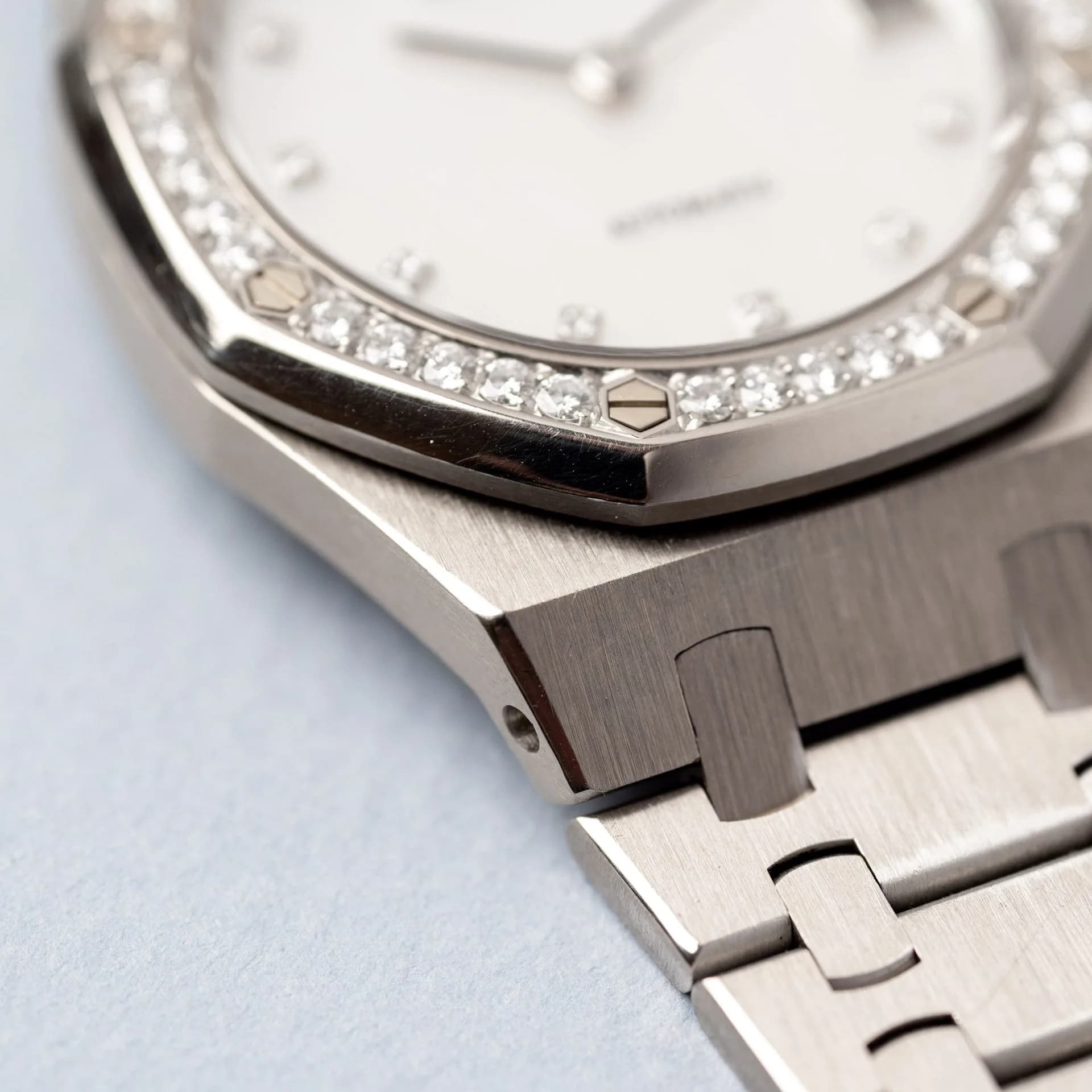 Royal Oak 14813BC.ZZ.0789BC.12 White Gold "Mother of pearl" – 2000