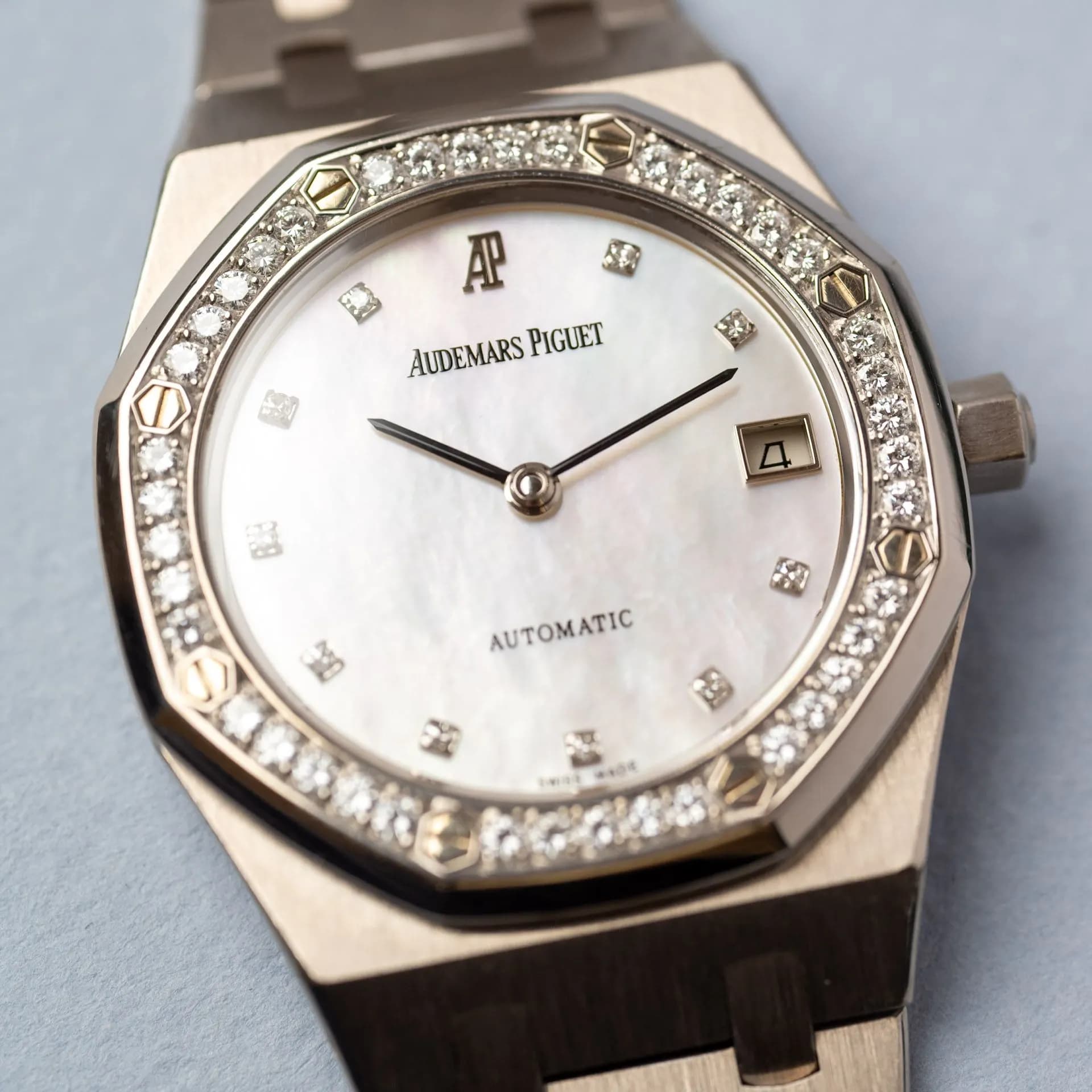 Royal Oak 14813BC.ZZ.0789BC.12 White Gold "Mother of pearl" – 2000