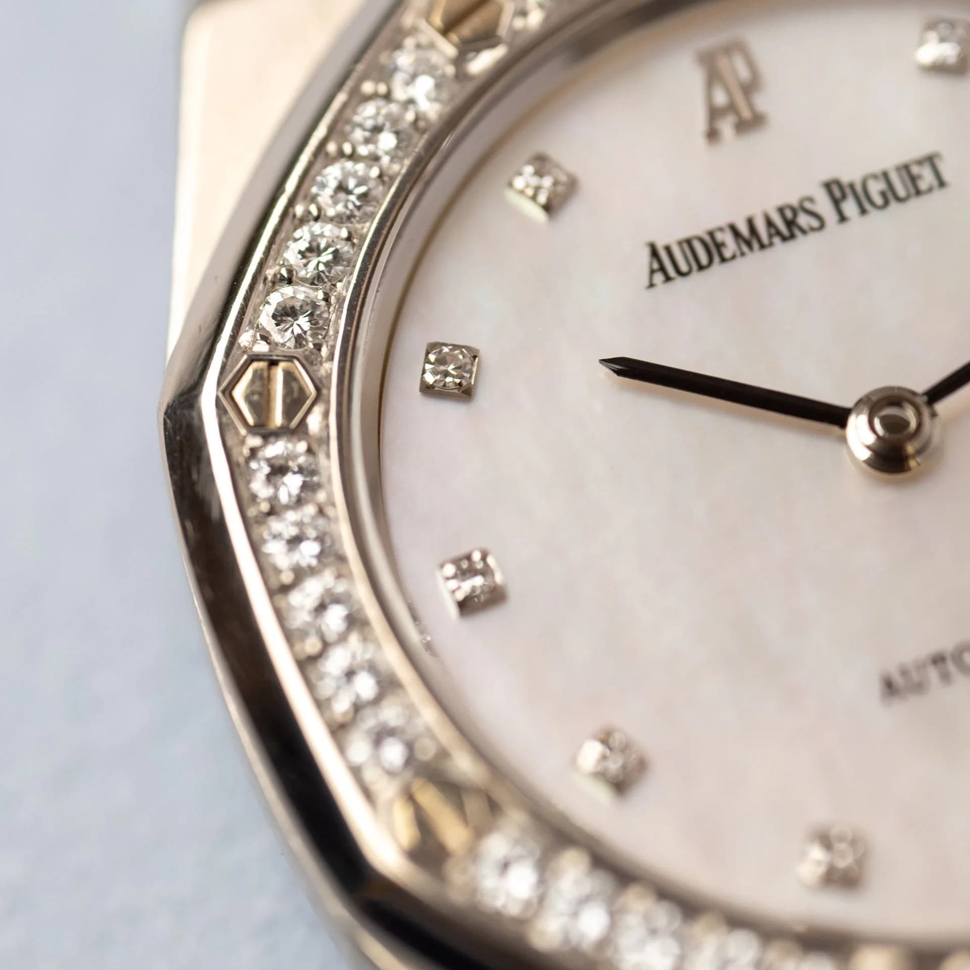 Royal Oak 14813BC.ZZ.0789BC.12 White Gold "Mother of pearl" – 2000