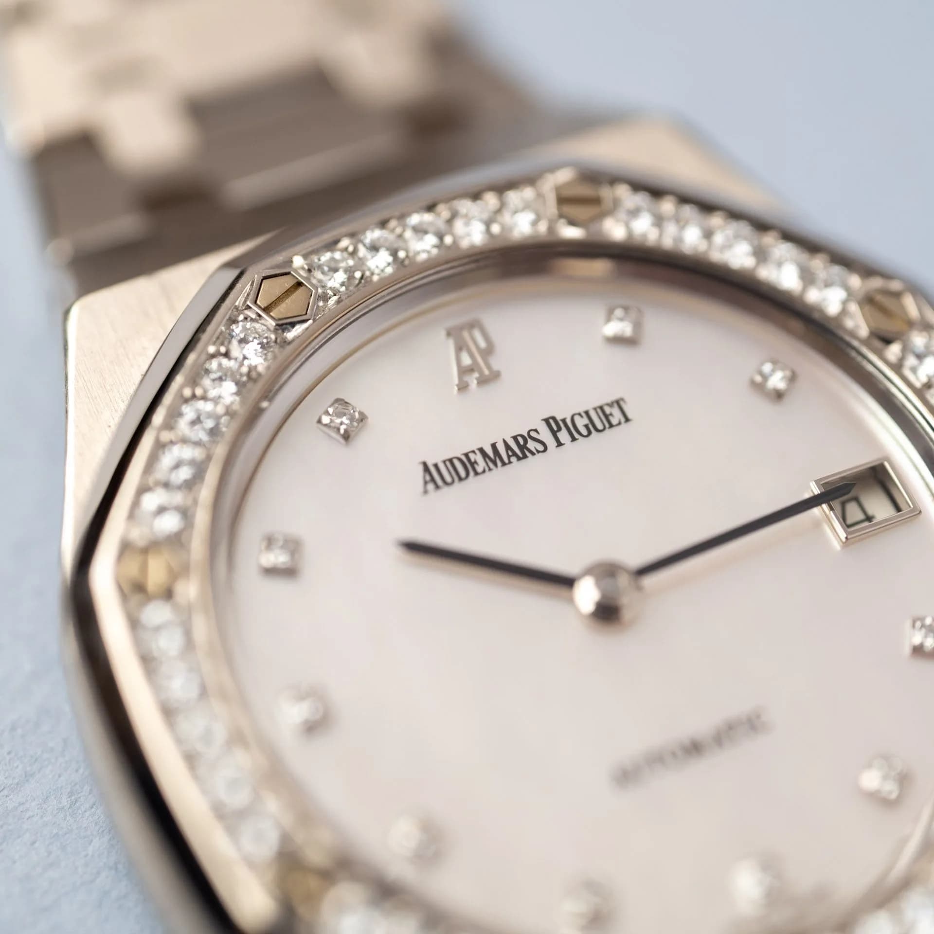 Royal Oak 14813BC.ZZ.0789BC.12 White Gold "Mother of pearl" – 2000