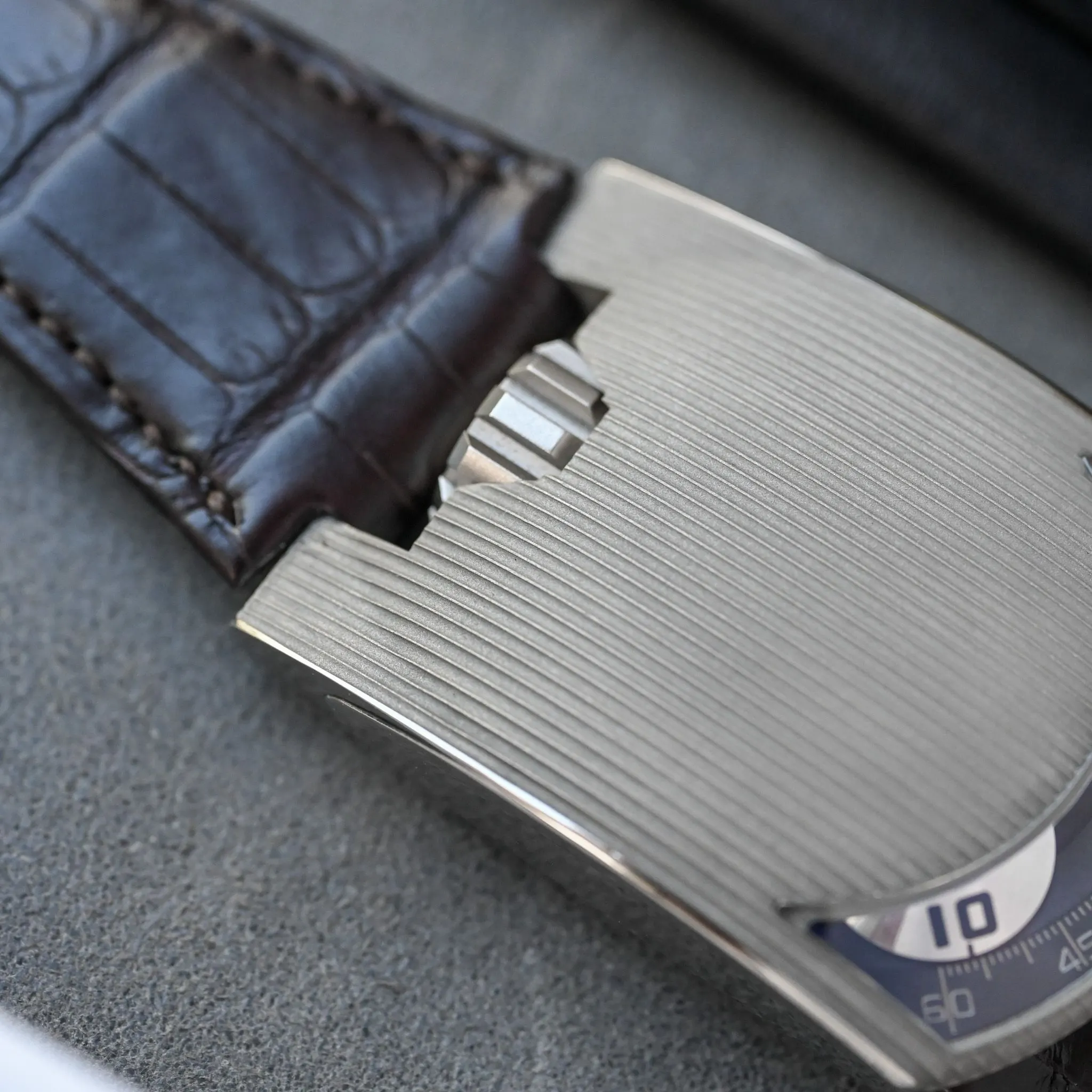 UR-103 UR-103.01 EW Leather  – 2003