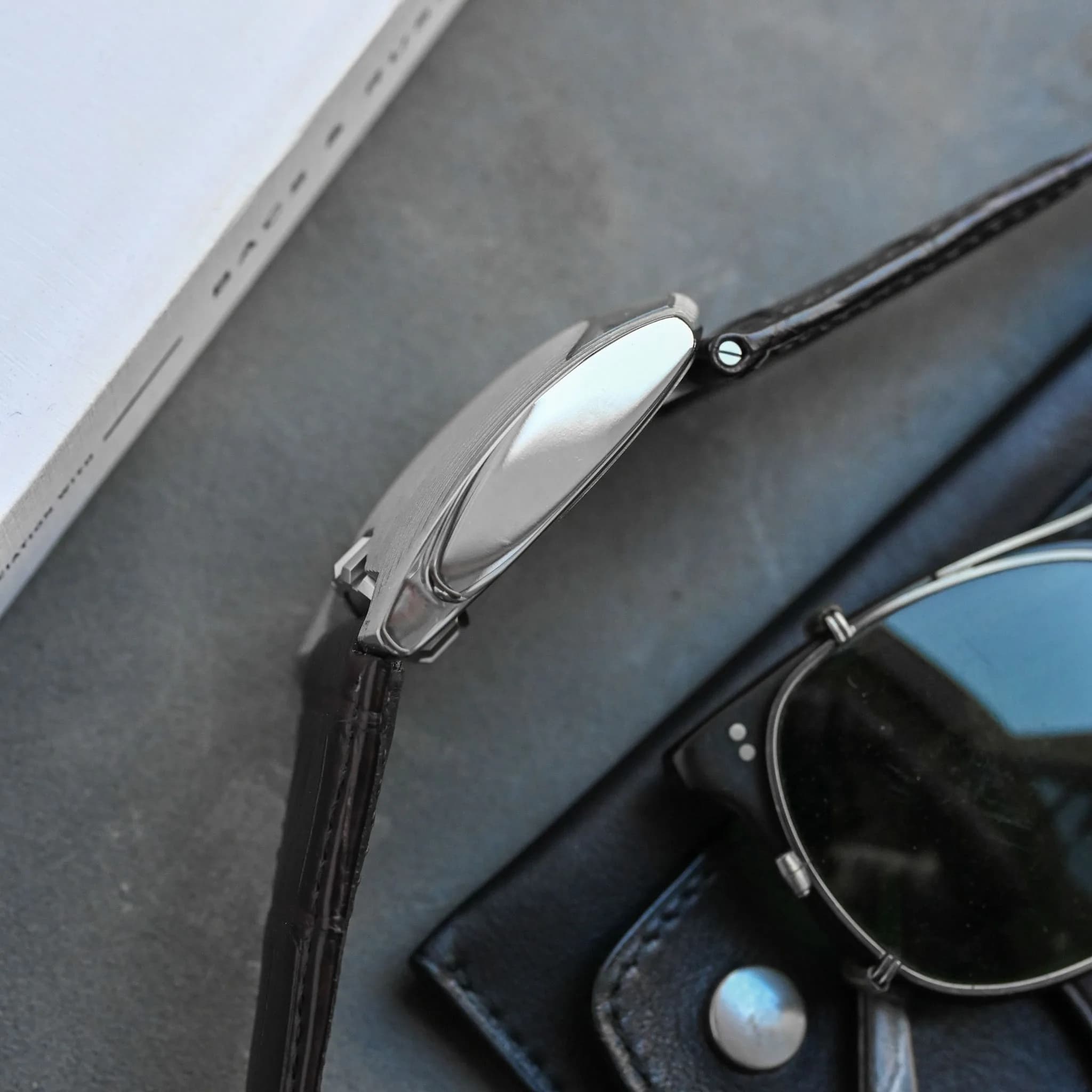 UR-103 UR-103.01 EW Leather  – 2003