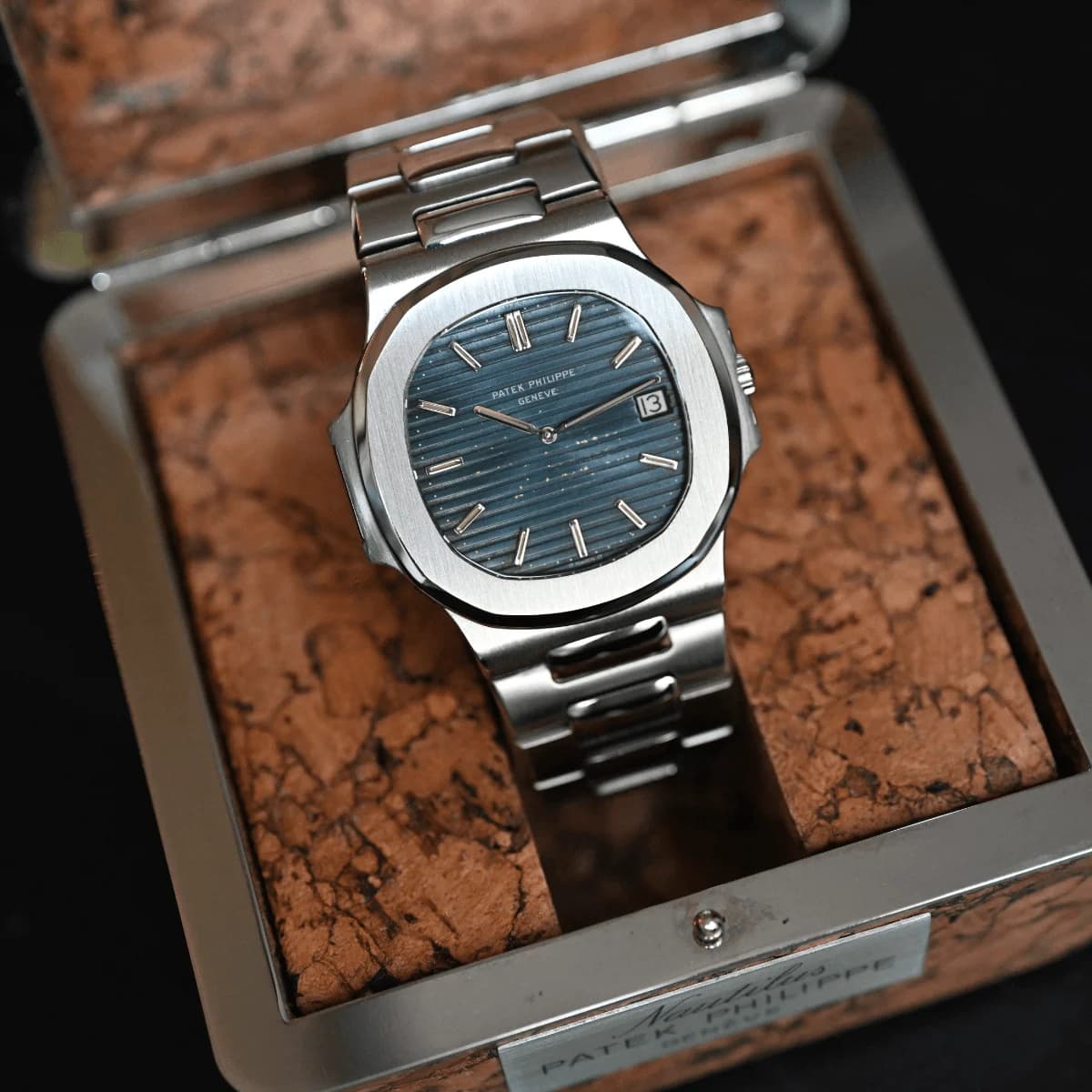 L’histoire de la Patek Philippe Nautilus 3700 : naissance d’une icône horlogère
