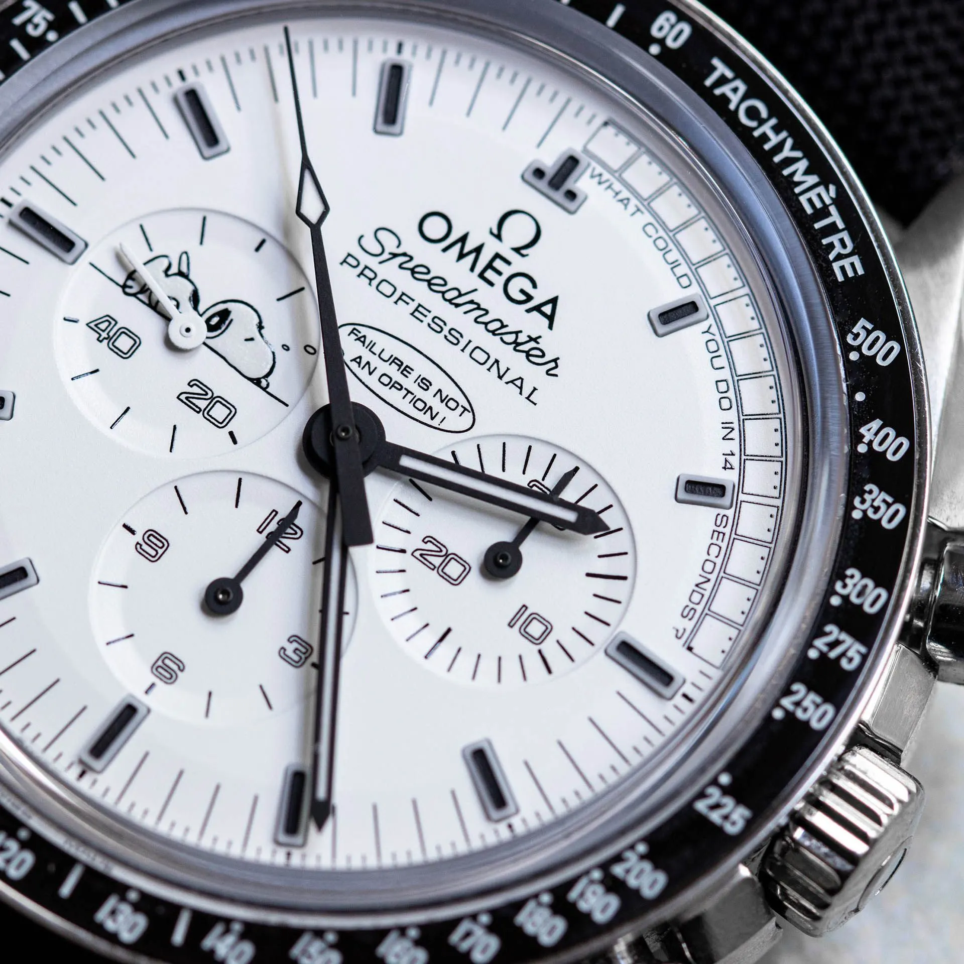 Speedmaster 311.32.42.30.04.003 Stainless Steel "Silver Snoopy Award Apollo XIII" – 2016