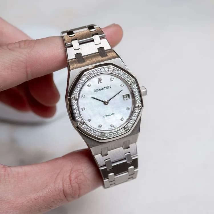 Royal Oak 14813BC.ZZ.0789BC.12 White Gold "Mother of pearl" – 2000