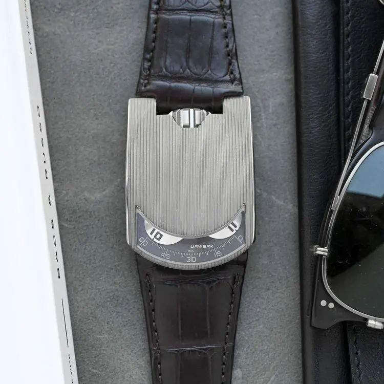 UR-103 UR-103.01 EW Leather  – 2003