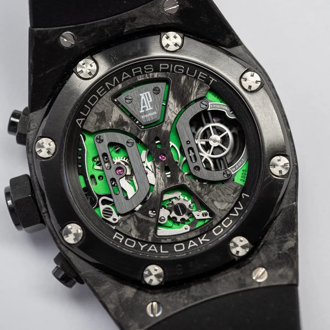 Royal Pop : pourquoi la collaboration Swatch x Audemars Piguet fait déjà polémique