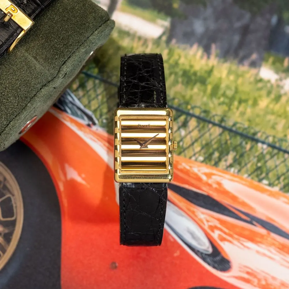 Rectangular 40800 undefined "Wavy Dial" – circa 1980
