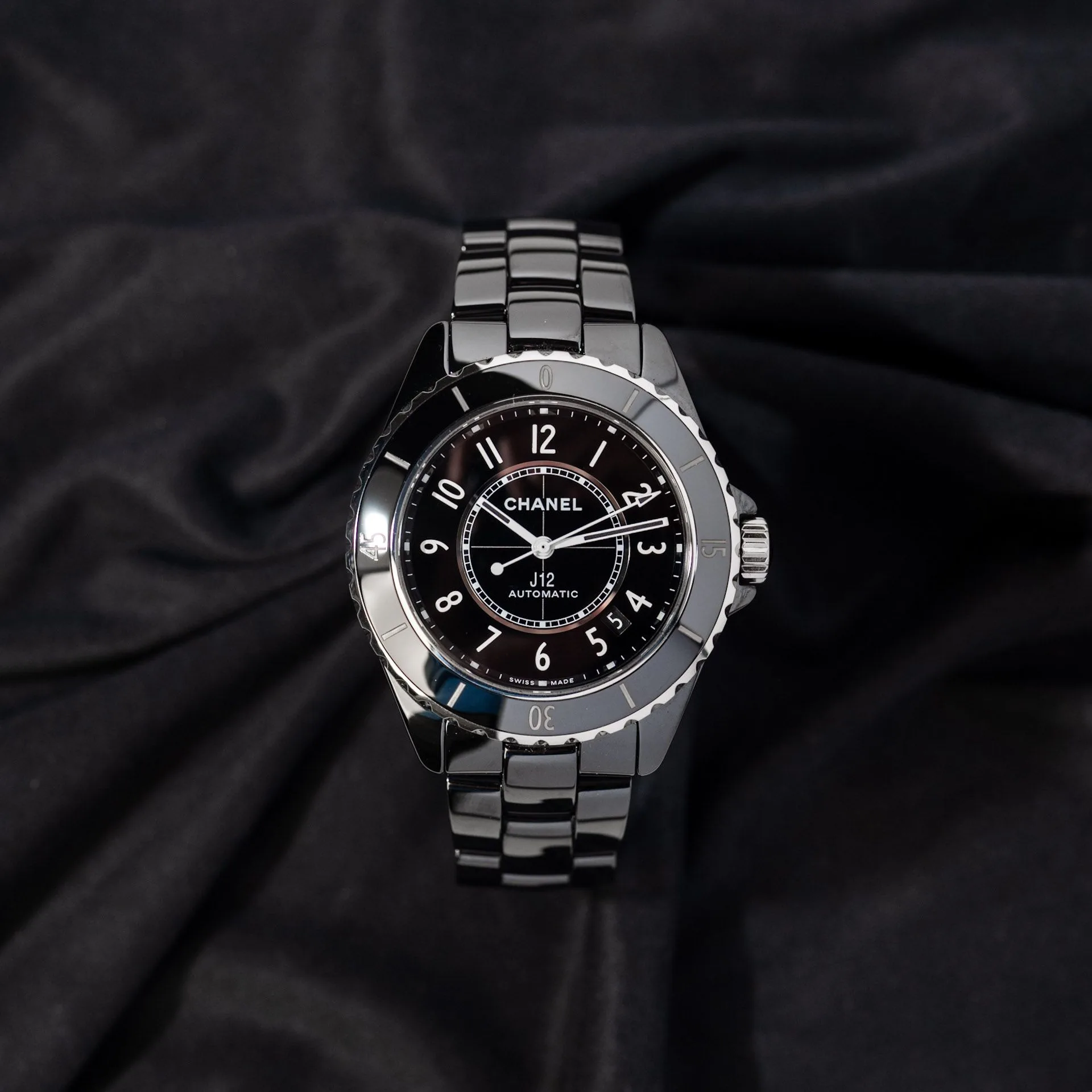Chanel J12 Céramique noire 38mm - H5697 Full Set Neuve - Paris Chanel J12 Céramique noire 38mm - H5697 Full Set Neuve - Paris